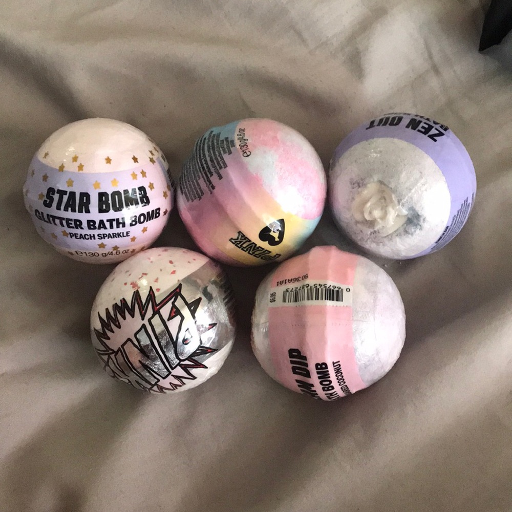 5 VS bathbombs. 5 for $15 or best offer